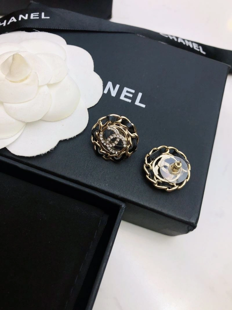 Versatile Chanel Earrings 232145