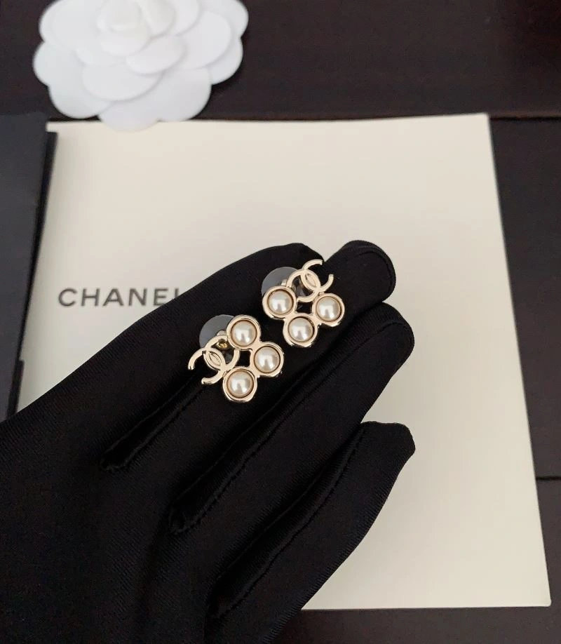Chanel Earrings Supportive 232120