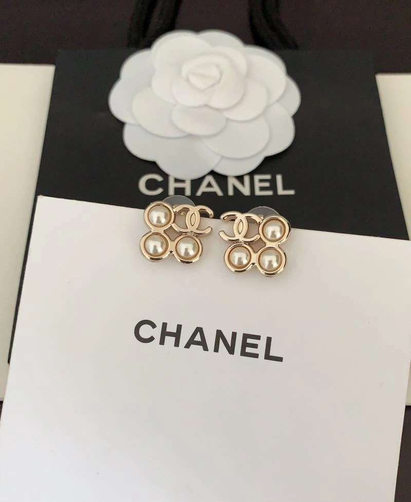 Chanel Earrings Supportive 232120