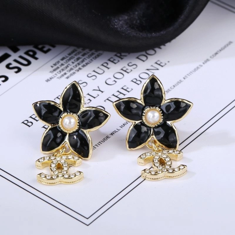 Chanel Earrings Snug 232117