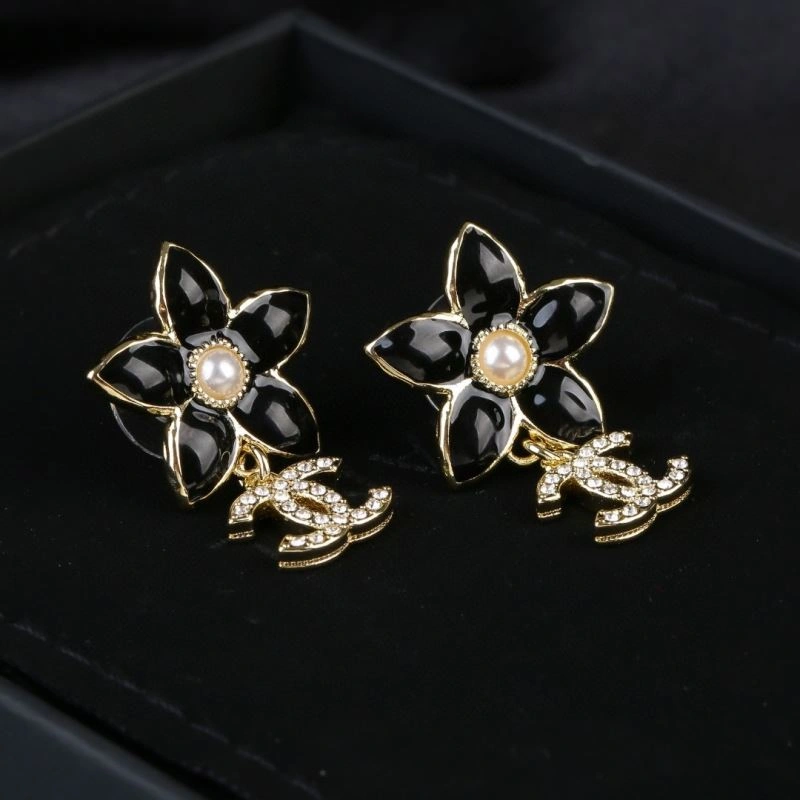 Chanel Earrings Snug 232117