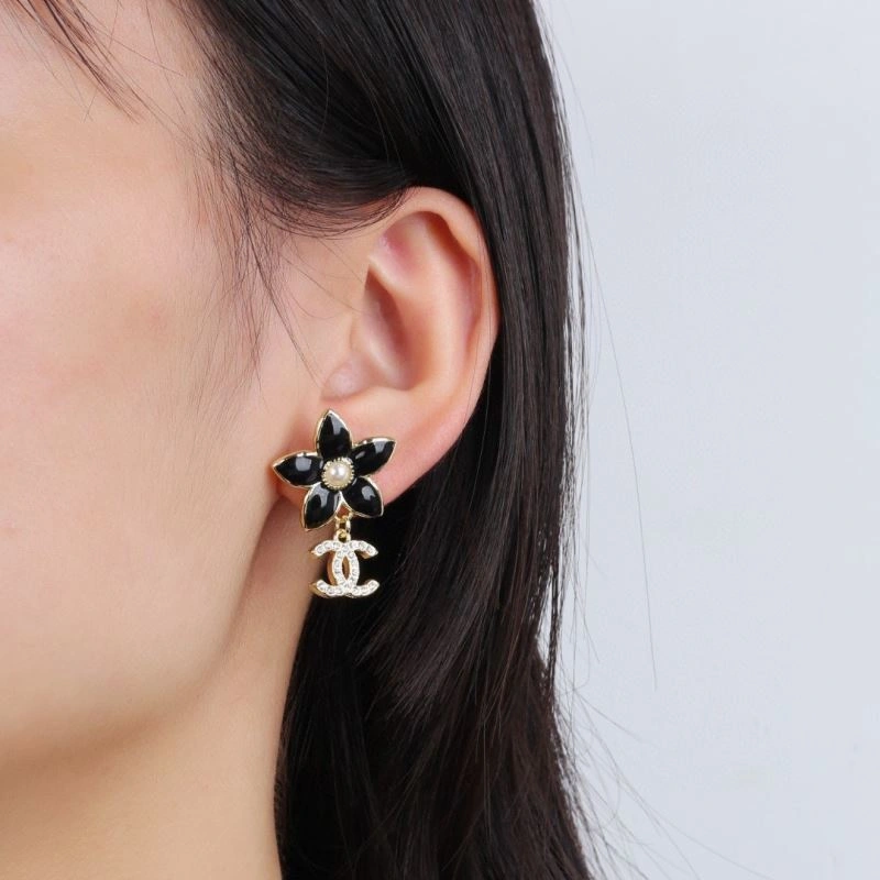 Chanel Earrings Snug 232117