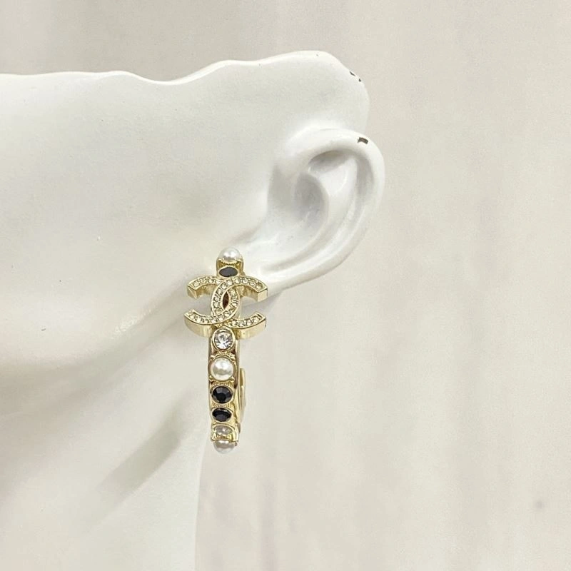 EyeCatching Chanel Earrings 231839