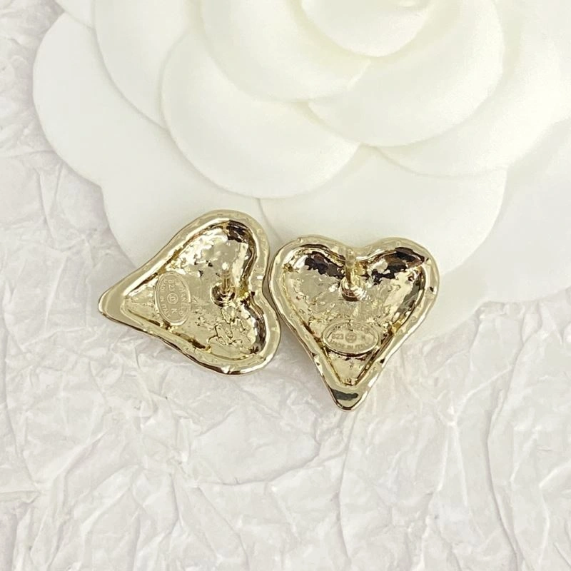 Snug Chanel Earrings 231846