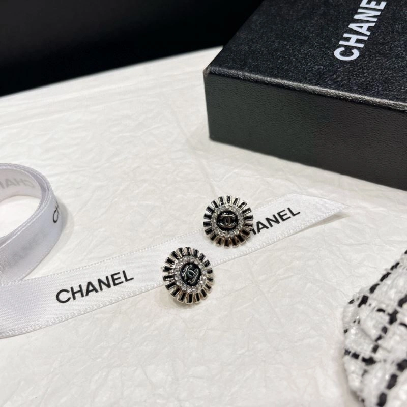 Chanel Earrings Sleek 231824