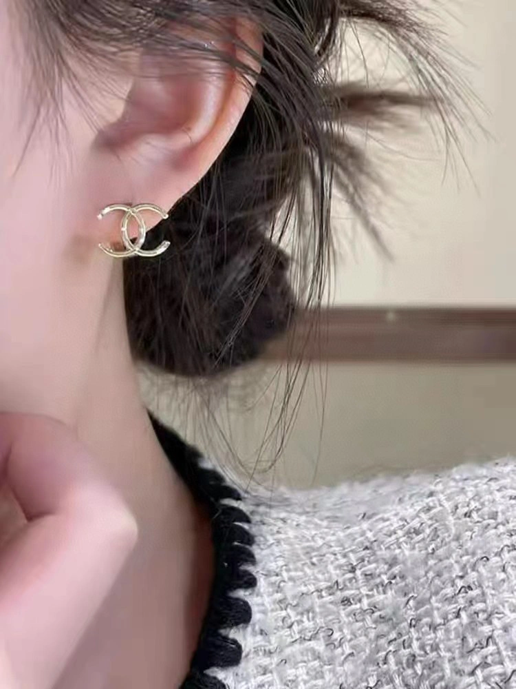 Bright Chanel Earrings 231898