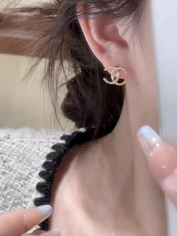 Bright Chanel Earrings 231898