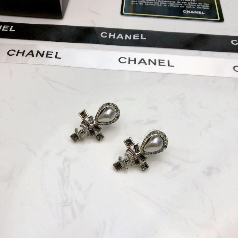 Chanel Earrings Sophisticated 231804