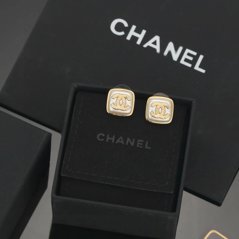 Supportive Chanel Earrings 231810