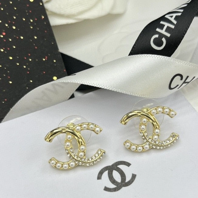 Compact Chanel Earrings 231776