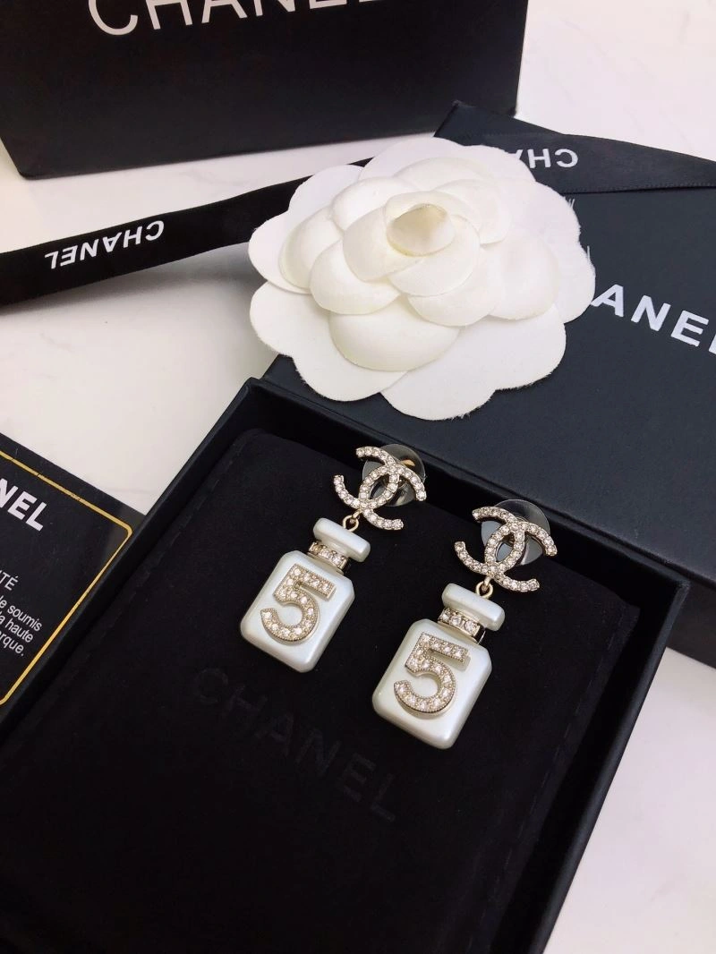 Comfortable Chanel Earrings 231756