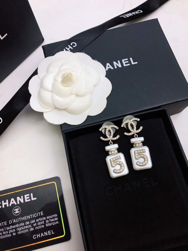 Comfortable Chanel Earrings 231756