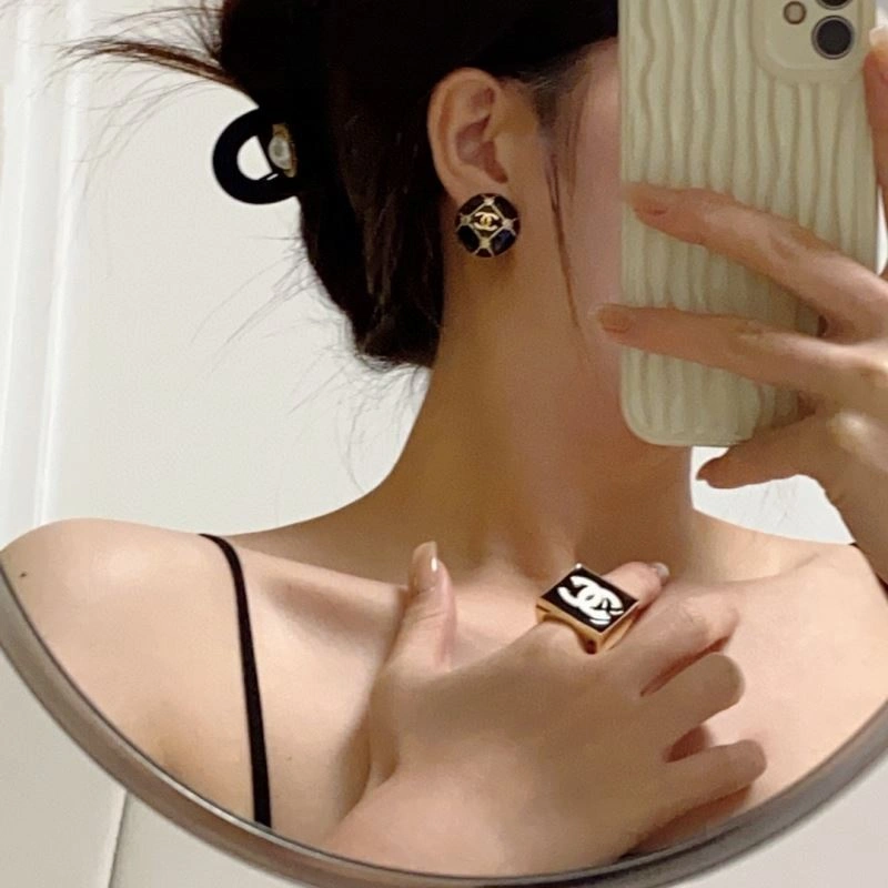 Chanel Earrings ModernLook 231744