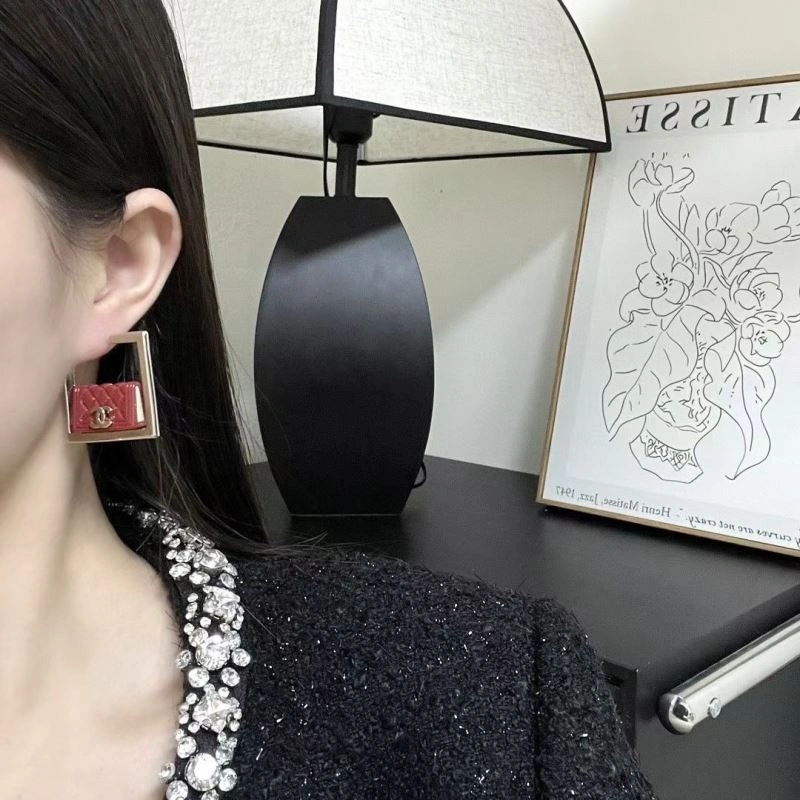 Chanel Earrings Lightweight 231747