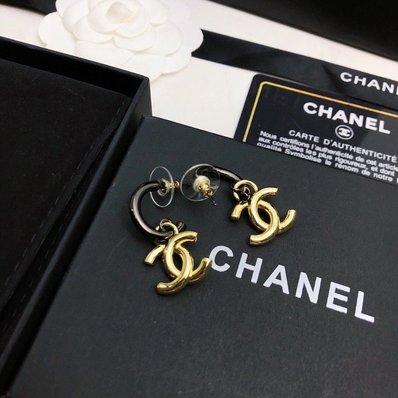 Effortless Chanel Earrings 231722