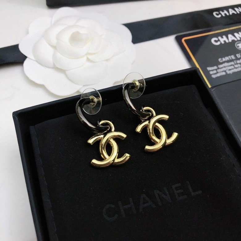Effortless Chanel Earrings 231722