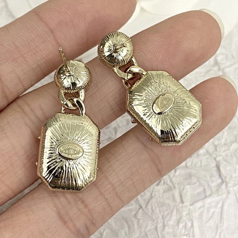 MoistureWicking Chanel Earrings 231720