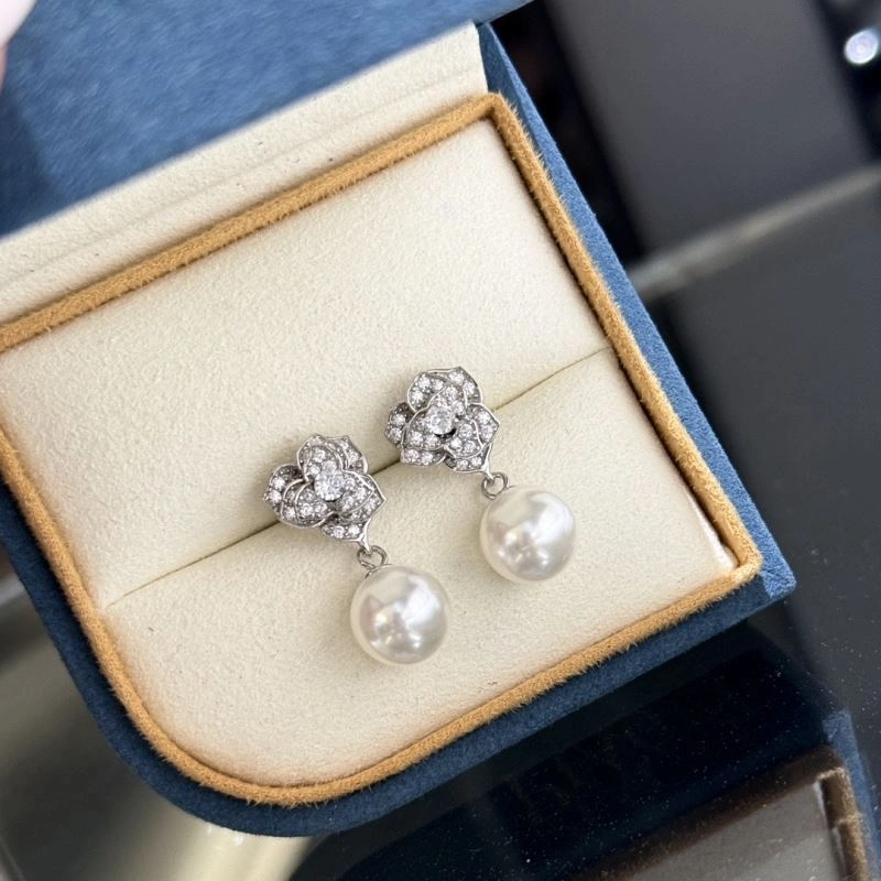 Chanel Earrings Neat 231773