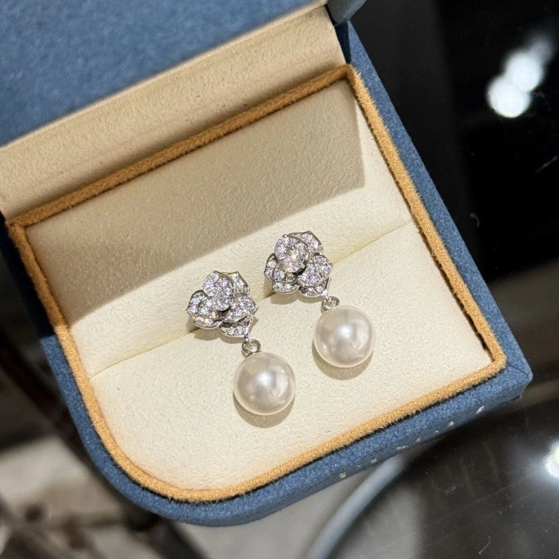Chanel Earrings Neat 231773