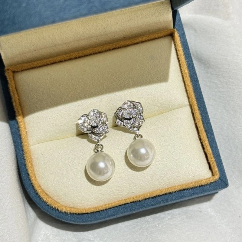Chanel Earrings Neat 231773