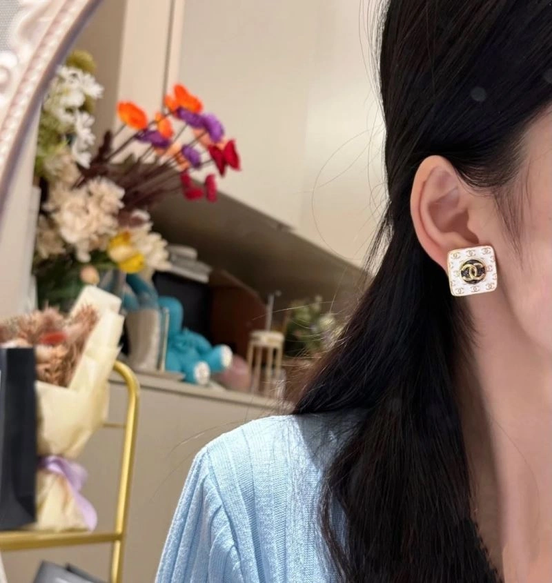 Unique Chanel Earrings 231739