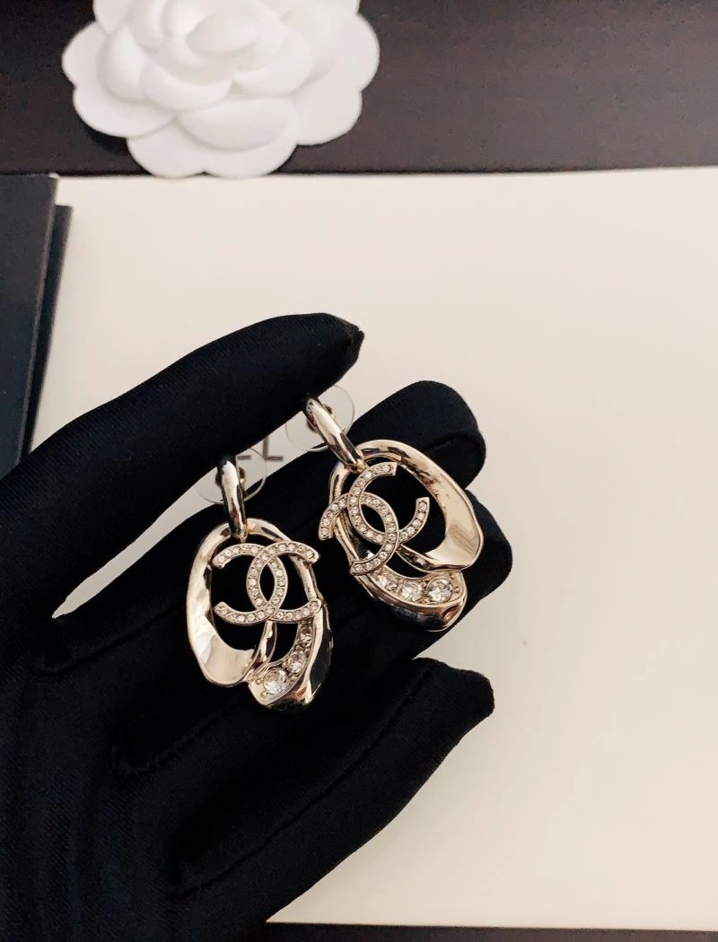 Chic Chanel Earrings 231736