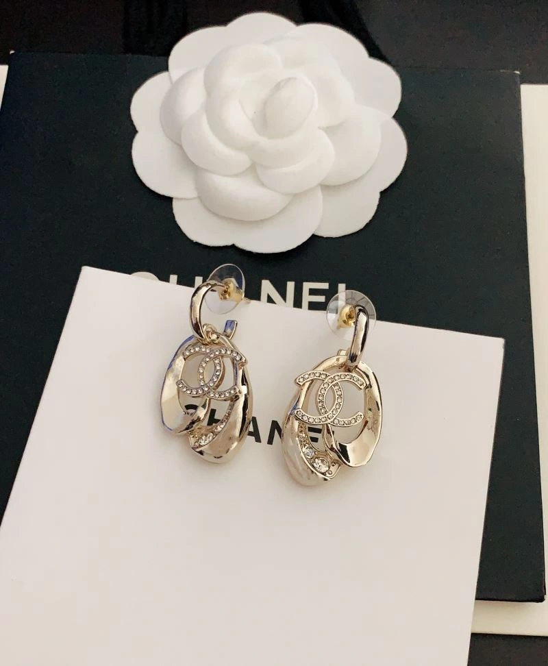 Chic Chanel Earrings 231736