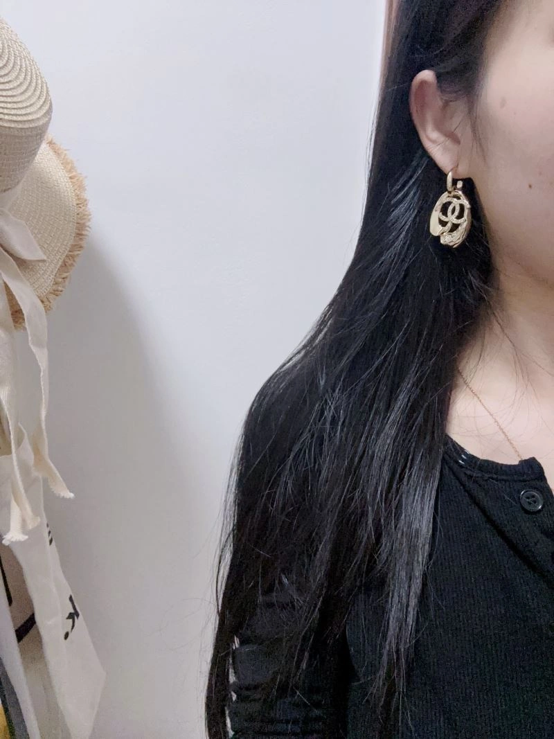 Chic Chanel Earrings 231736