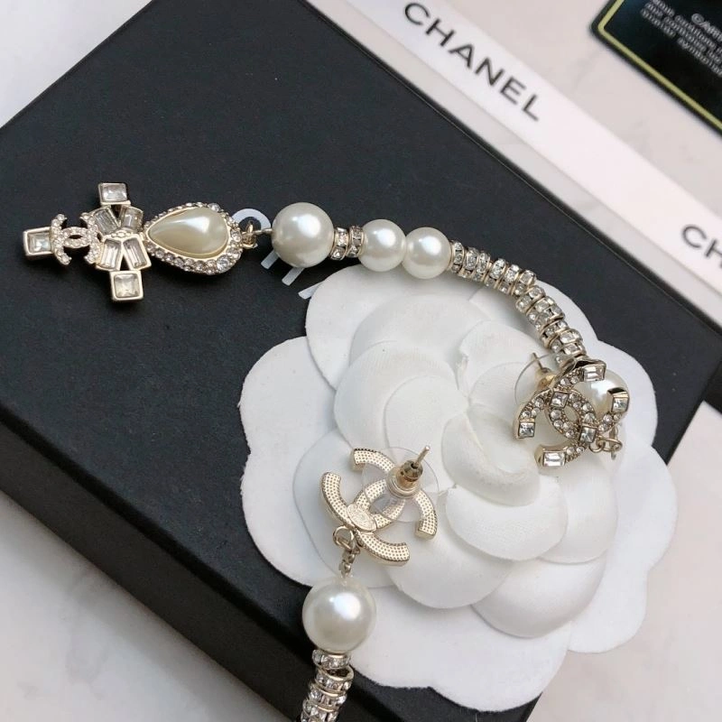 Chanel Earrings Trendsetting 231717