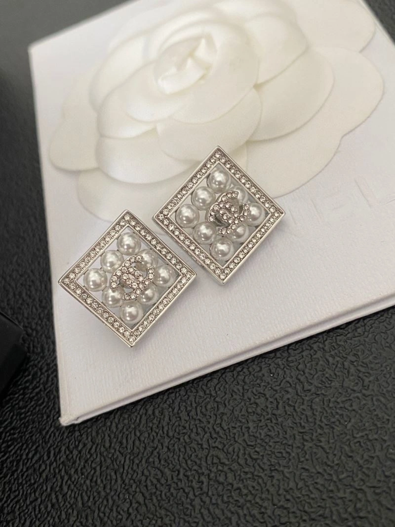 Chanel Earrings Sophisticated 231685