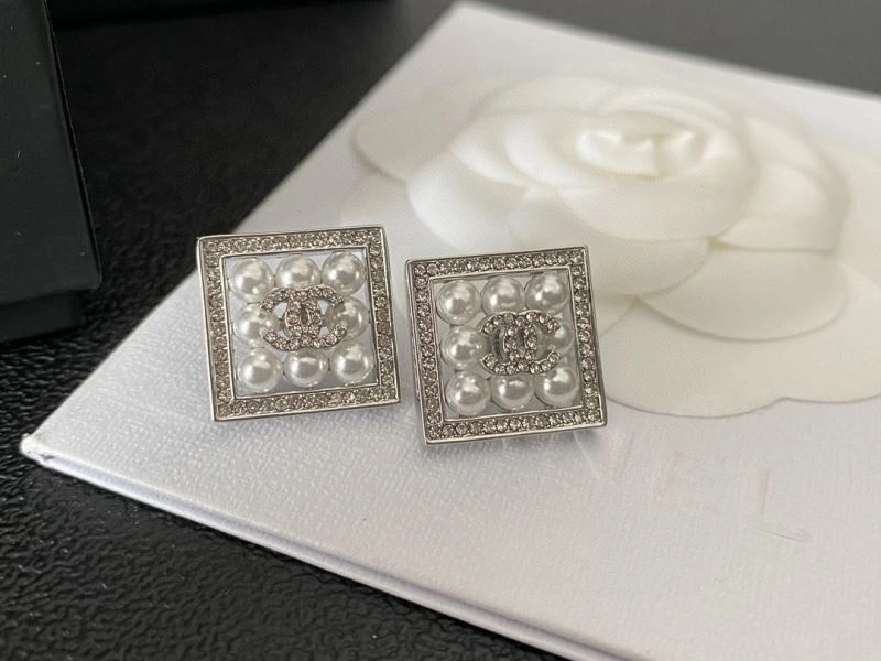 Chanel Earrings Sophisticated 231685