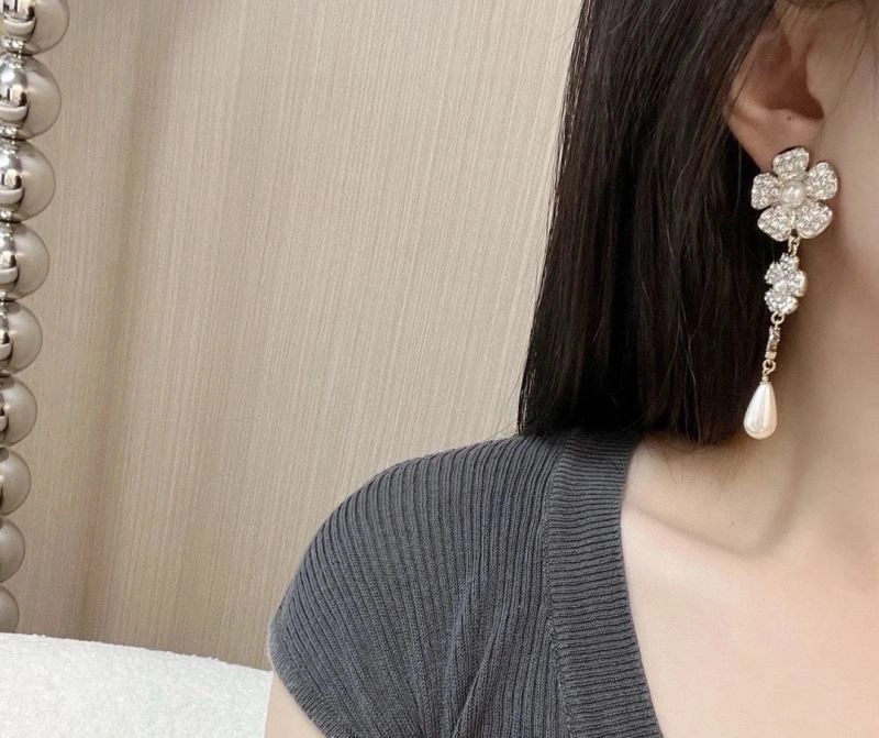 Elegant Chanel Earrings 231704