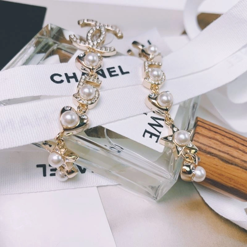 Unique Chanel Earrings 231668