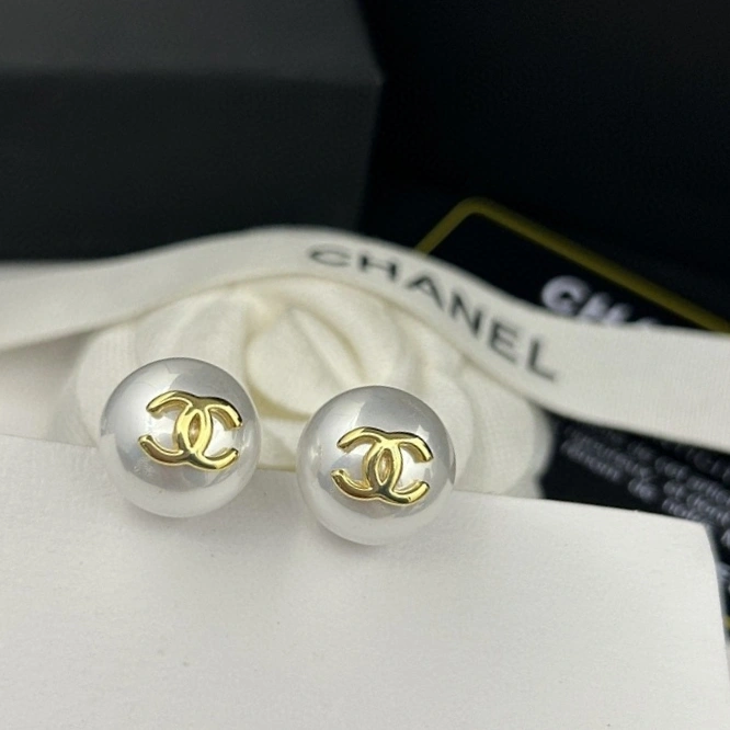 Chanel Earrings Snug 231708