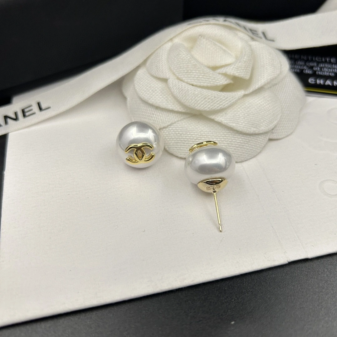Chanel Earrings Snug 231708