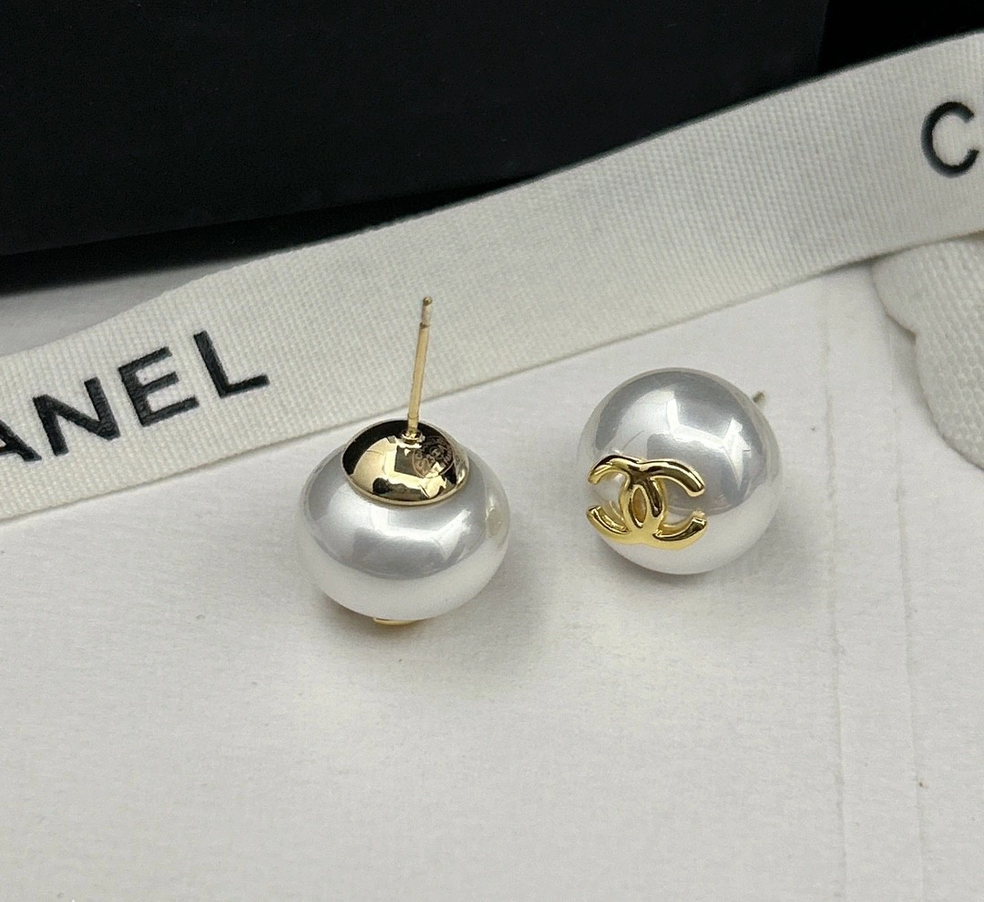 Chanel Earrings Snug 231708