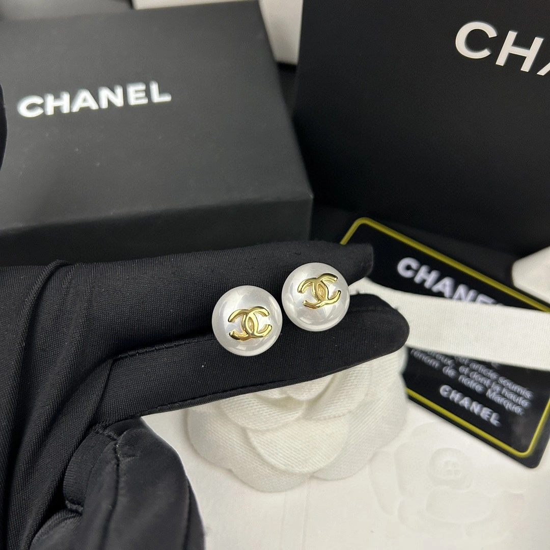 Chanel Earrings Snug 231708