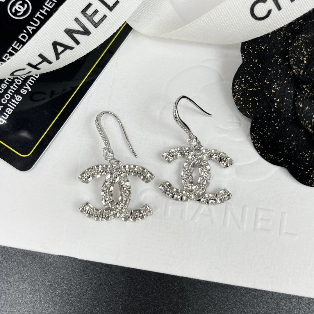 Lightweight Chanel Earrings 231644