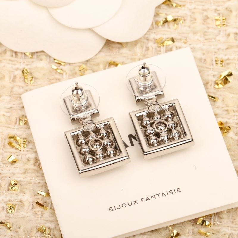 Effortless Chanel Earrings 231655