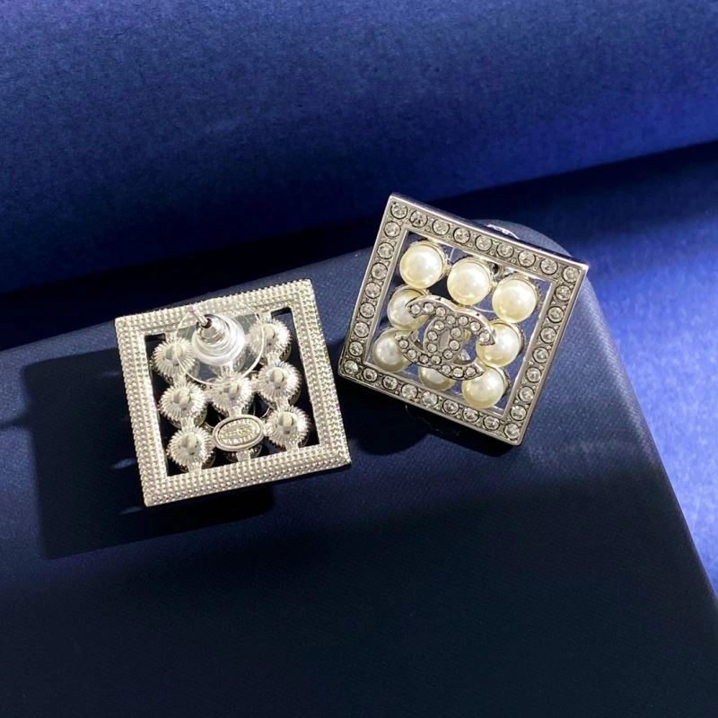 Trendy Chanel Earrings 231650