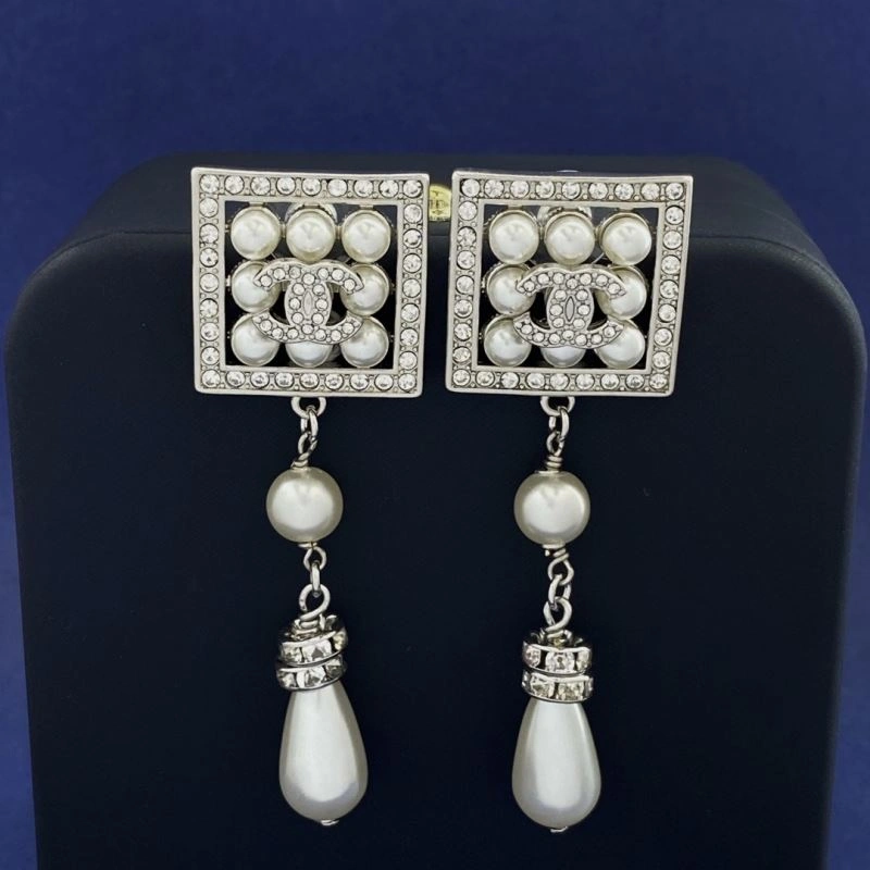 Trendy Chanel Earrings 231650