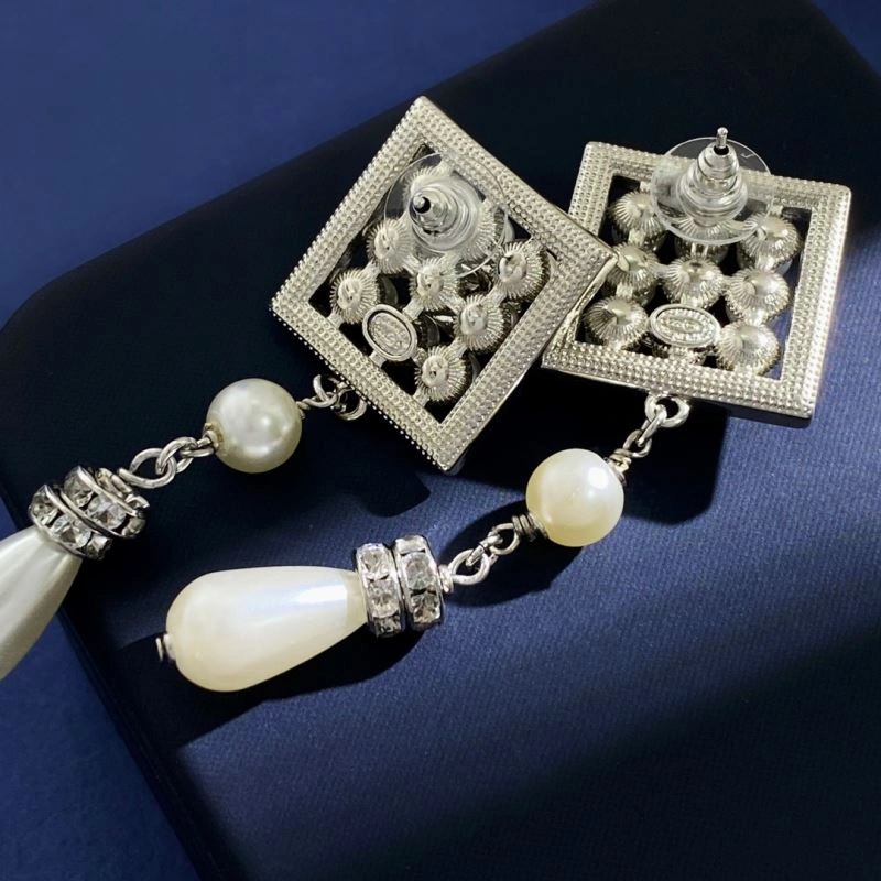 Trendy Chanel Earrings 231650