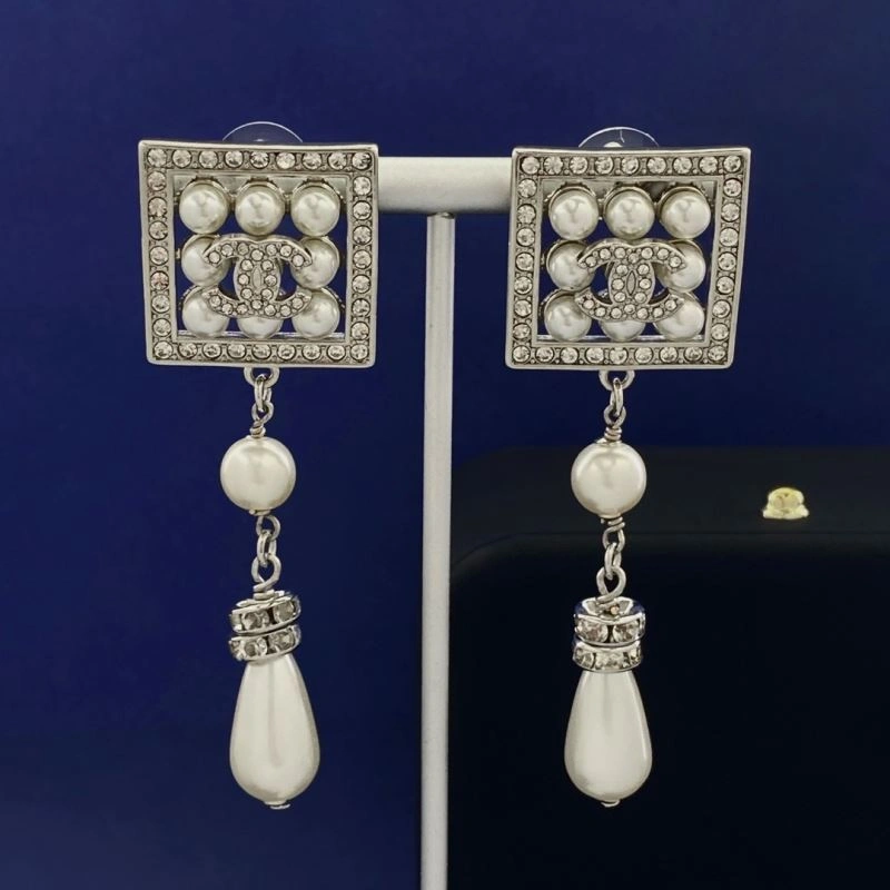 Trendy Chanel Earrings 231650