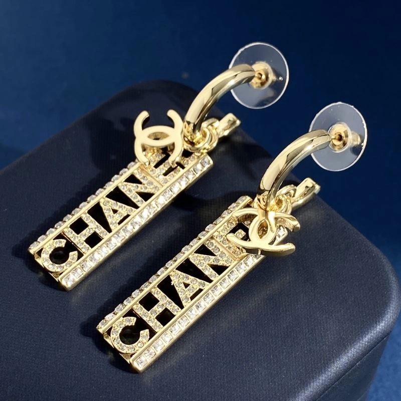 Chanel Earrings Versatile 231662
