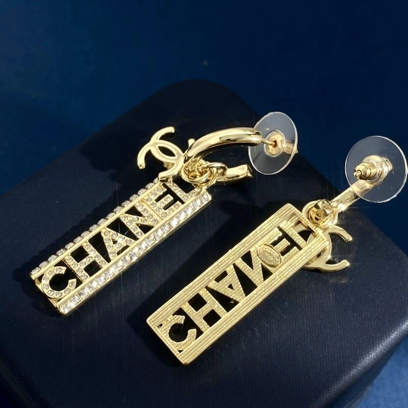 Chanel Earrings Versatile 231662