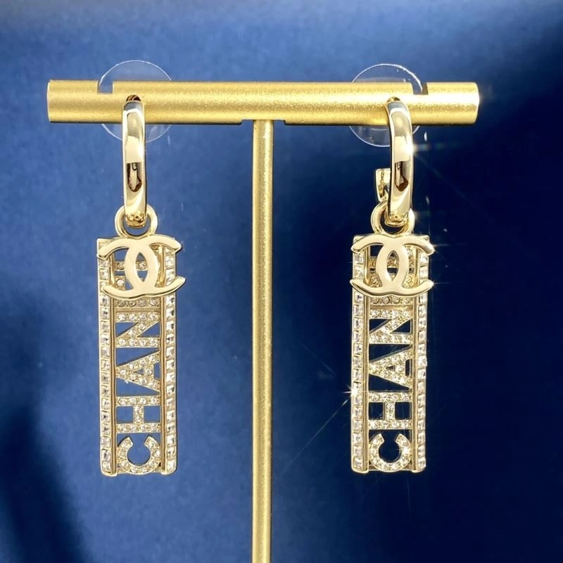 Chanel Earrings Versatile 231662