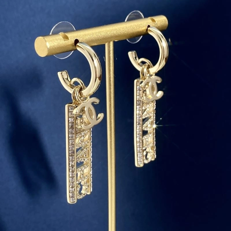 Chanel Earrings Versatile 231662