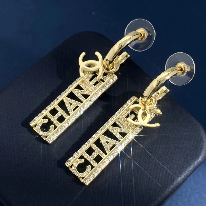 Chanel Earrings Versatile 231662