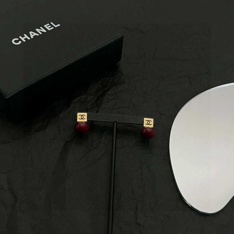 Compact Chanel Earrings 231658