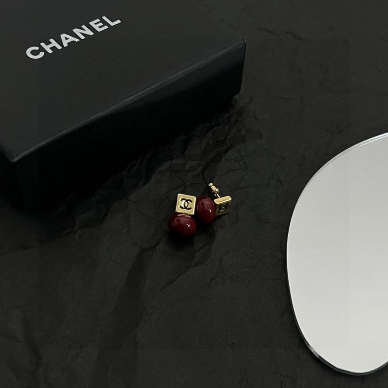 Compact Chanel Earrings 231658
